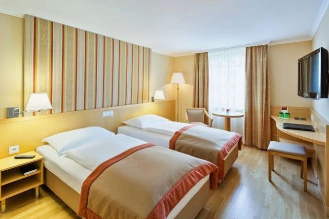 Standard Room mit Doppelbett und skandinavischem Design
